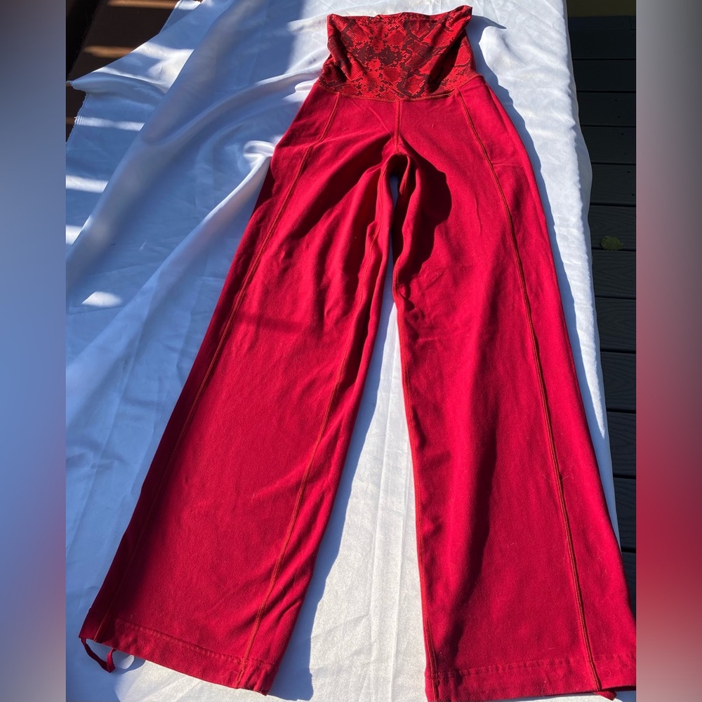 Lululemon RARE FIND- wide leg leggings⭐️🌟